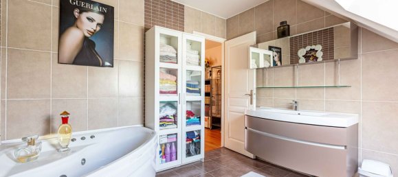 5 bedrooms House in Boissy-Saint-Leger, France No. 323387 9