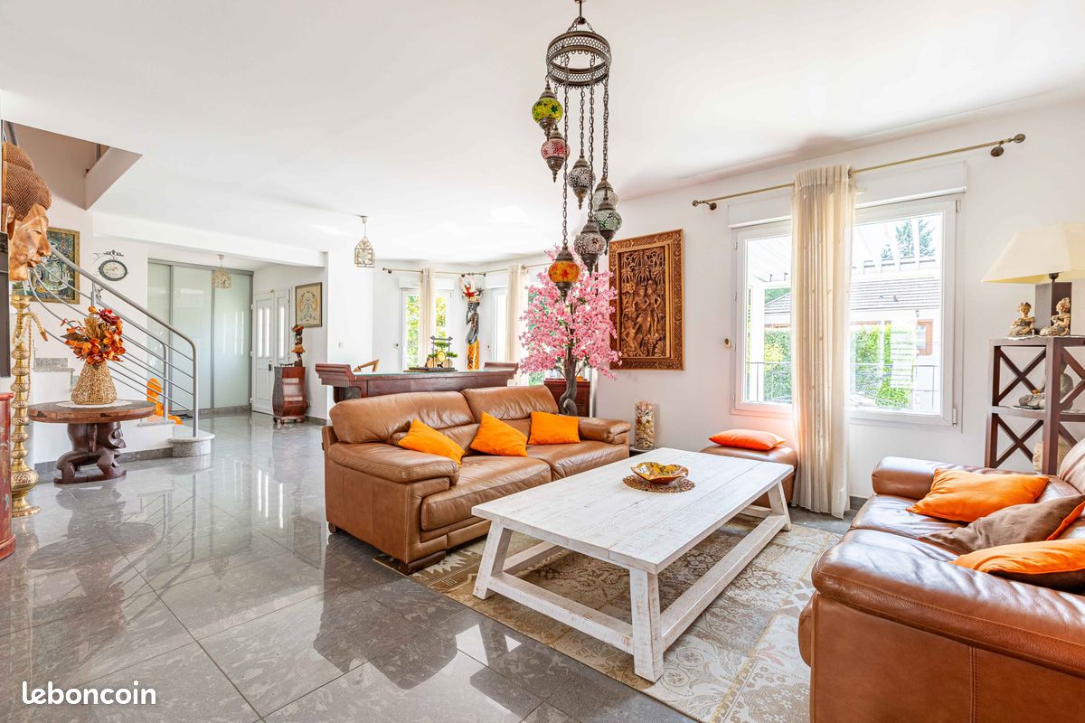 5 bedrooms House in Boissy-Saint-Leger, France No. 323387