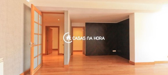 3 bedrooms Apartment in Porto, Portugal No. 216566 2