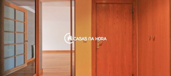 3 bedrooms Apartment in Porto, Portugal No. 216566 10