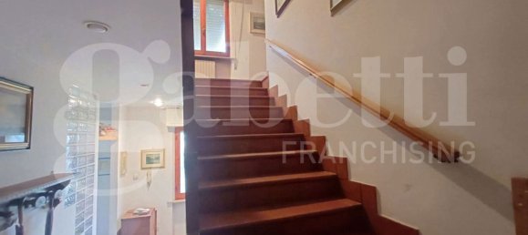 4-salle Villa à Bastia Umbra, Italy No. 61237 7