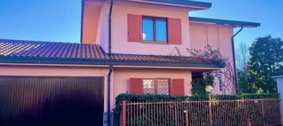 3 Schlafzimmer Villa in Villasanta, Italy, Nr. 168745 2