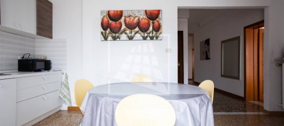 3-salle Appartement à Reggio Emilia, Italy No. 41041 6