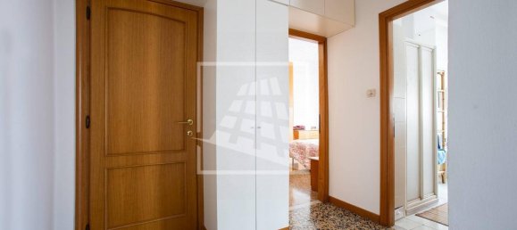 3-salle Appartement à Reggio Emilia, Italy No. 41041 17