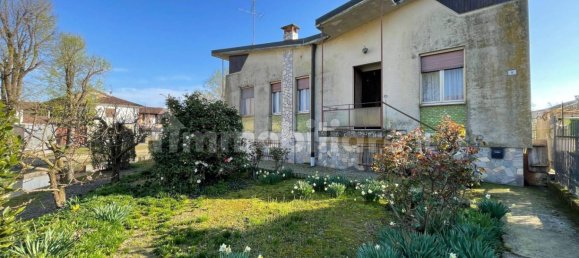 3 غرف نوم فيلا في Rosasco, Italy رقم 140513 9