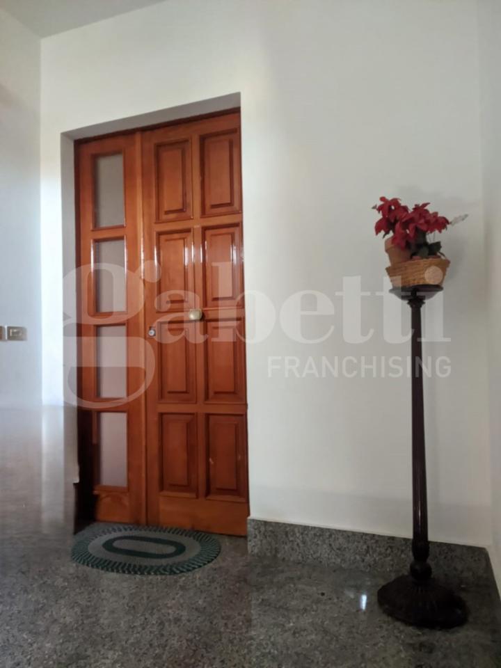 Квартира с 4 комнатами в Ористано, Италия № 35412