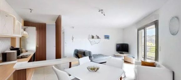 Apartamento de 2 dormitorios en Calvi, France No. 357288 2