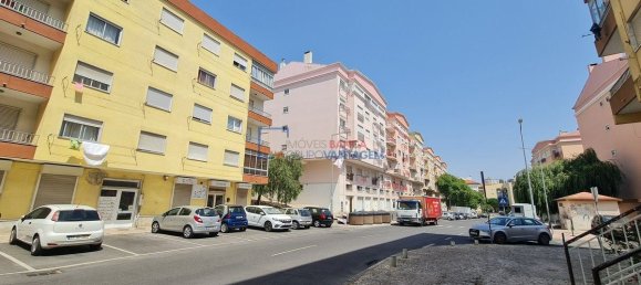 2 bedrooms Apartment in Rio de Mouro, Portugal No. 228666 2