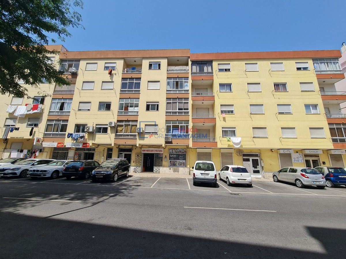 2 bedrooms Apartment in Rio de Mouro, Portugal No. 228666