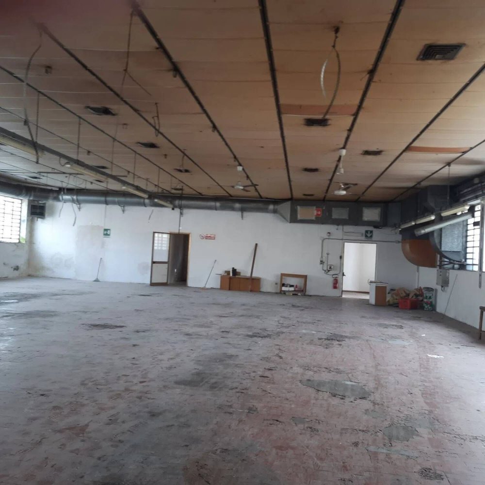 220m² Warehouse in Monsummano Terme, Italy No. 357348