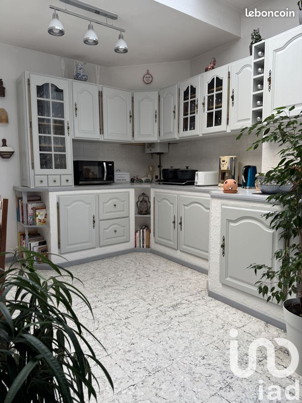 3 bedrooms House in Wattrelos, France No. 244212