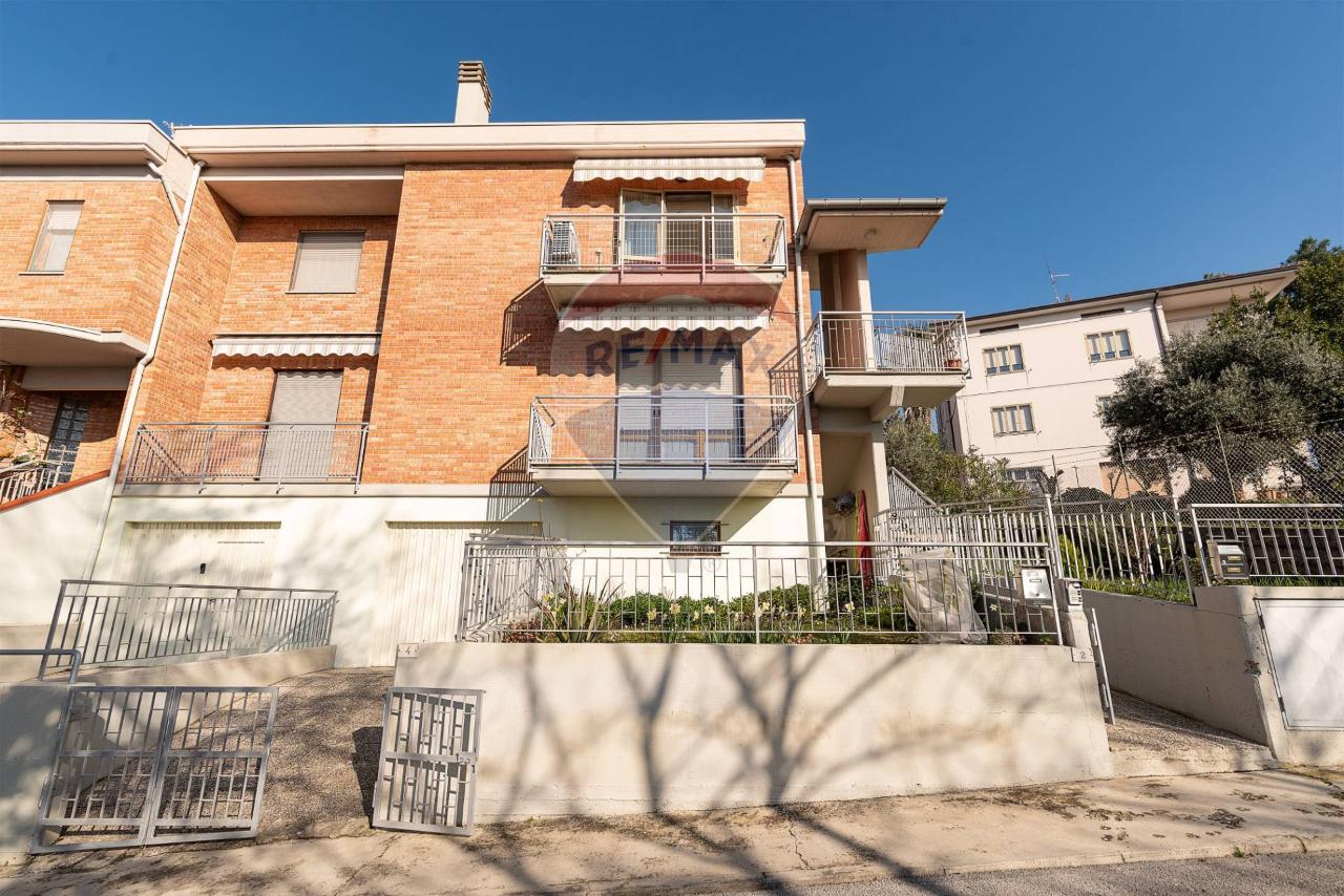 6 rooms Apartment in Castelplanio, Italy No. 11591