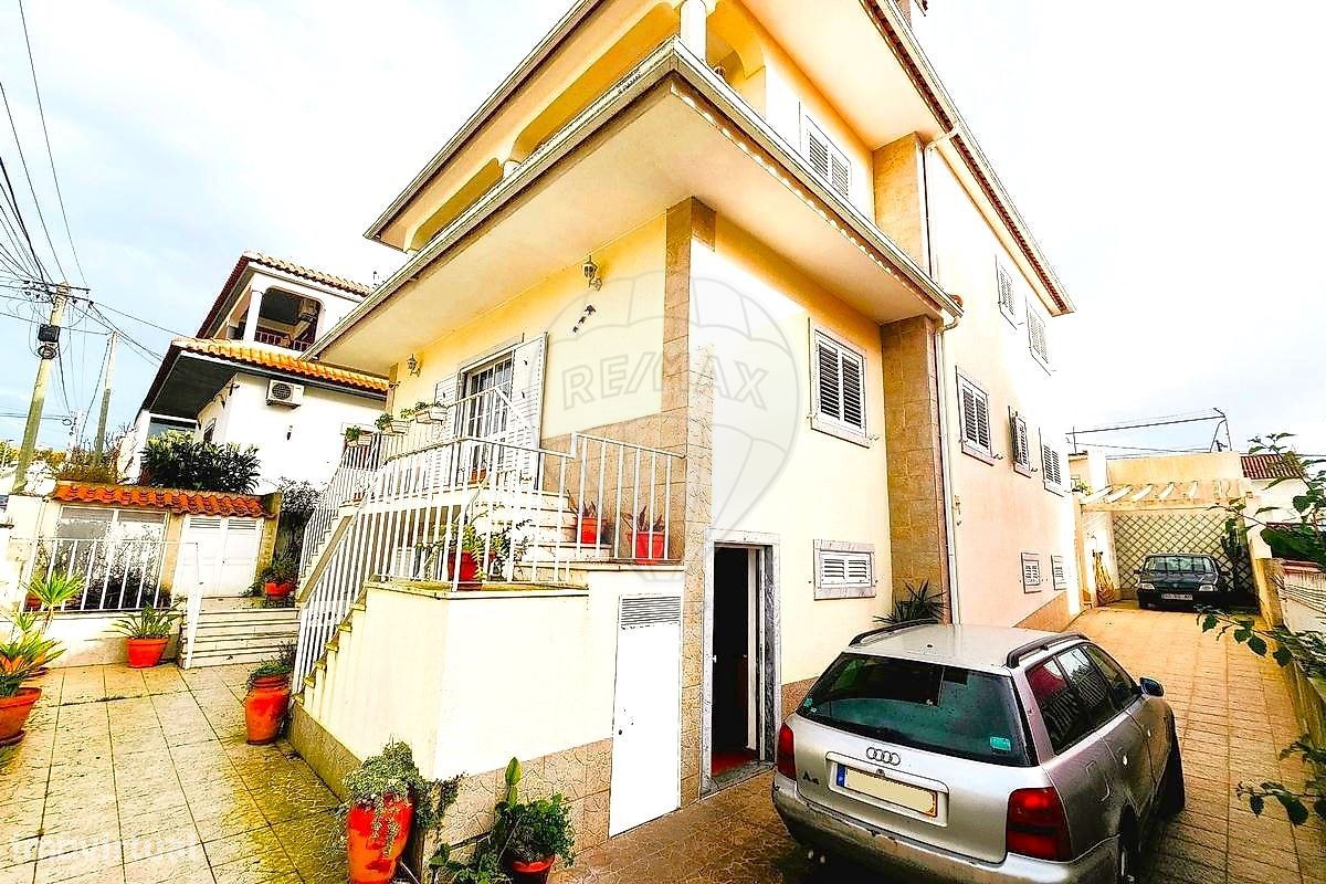 5 bedrooms House in Almada, Portugal No. 166412