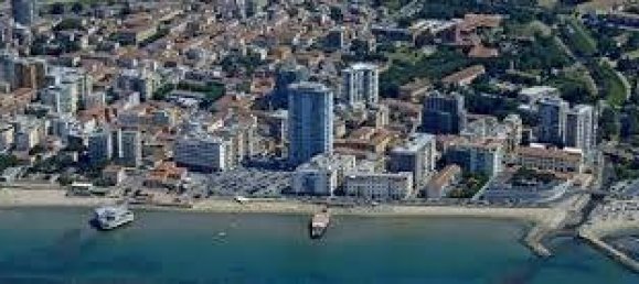 3 bedrooms Apartment in Follonica, Italy No. 378308 4