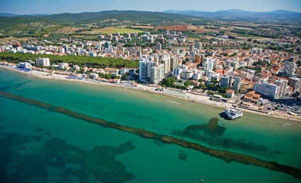 3 bedrooms Apartment in Follonica, Italy No. 378308