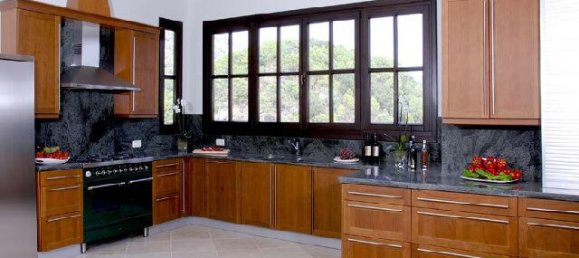 5 bedrooms Villa in Malaga, Spain No. 28892 3