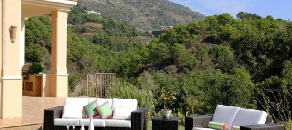 5 bedrooms Villa in Malaga, Spain No. 28892 5