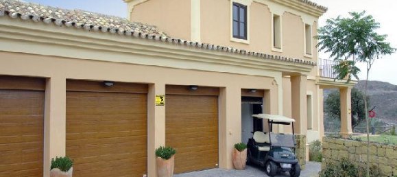 5 bedrooms Villa in Malaga, Spain No. 28892 8