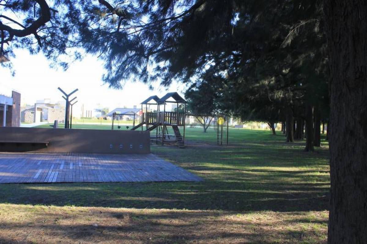  Land in Berazategui, Argentina No. 39911