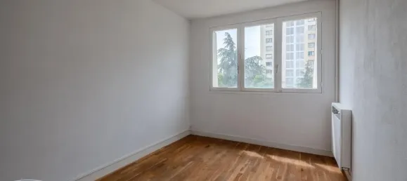 3 rooms Apartment in Villeurbanne, France No. 279912 6