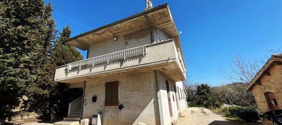 Casa de 4 habitaciónes en San Severino Marche, Italy No. 164324 25