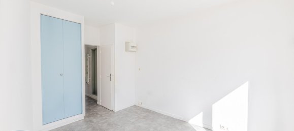 Estudio en Tours, France No. 87176 2