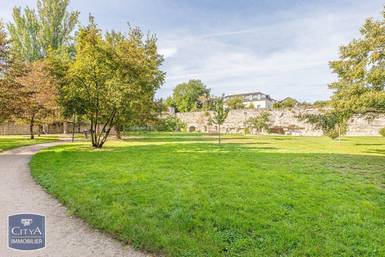 Estudio en Tours, France No. 87176