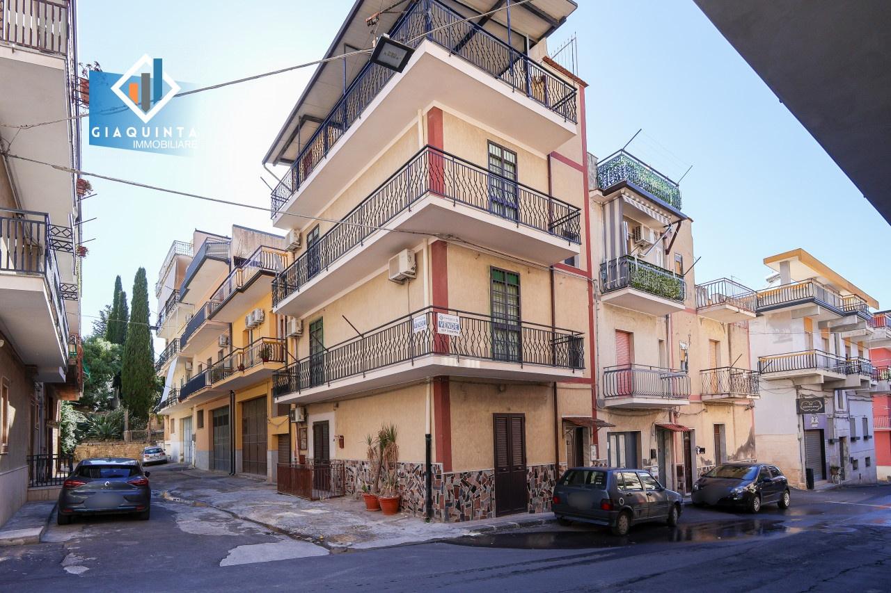 Casa de 4 habitaciónes en Palagonia, Italy No. 237503