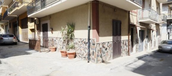 Casa de 4 habitaciónes en Palagonia, Italy No. 237503 26