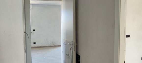 Apartamento de 4 dormitorios en Asti, Italy No. 317456 16