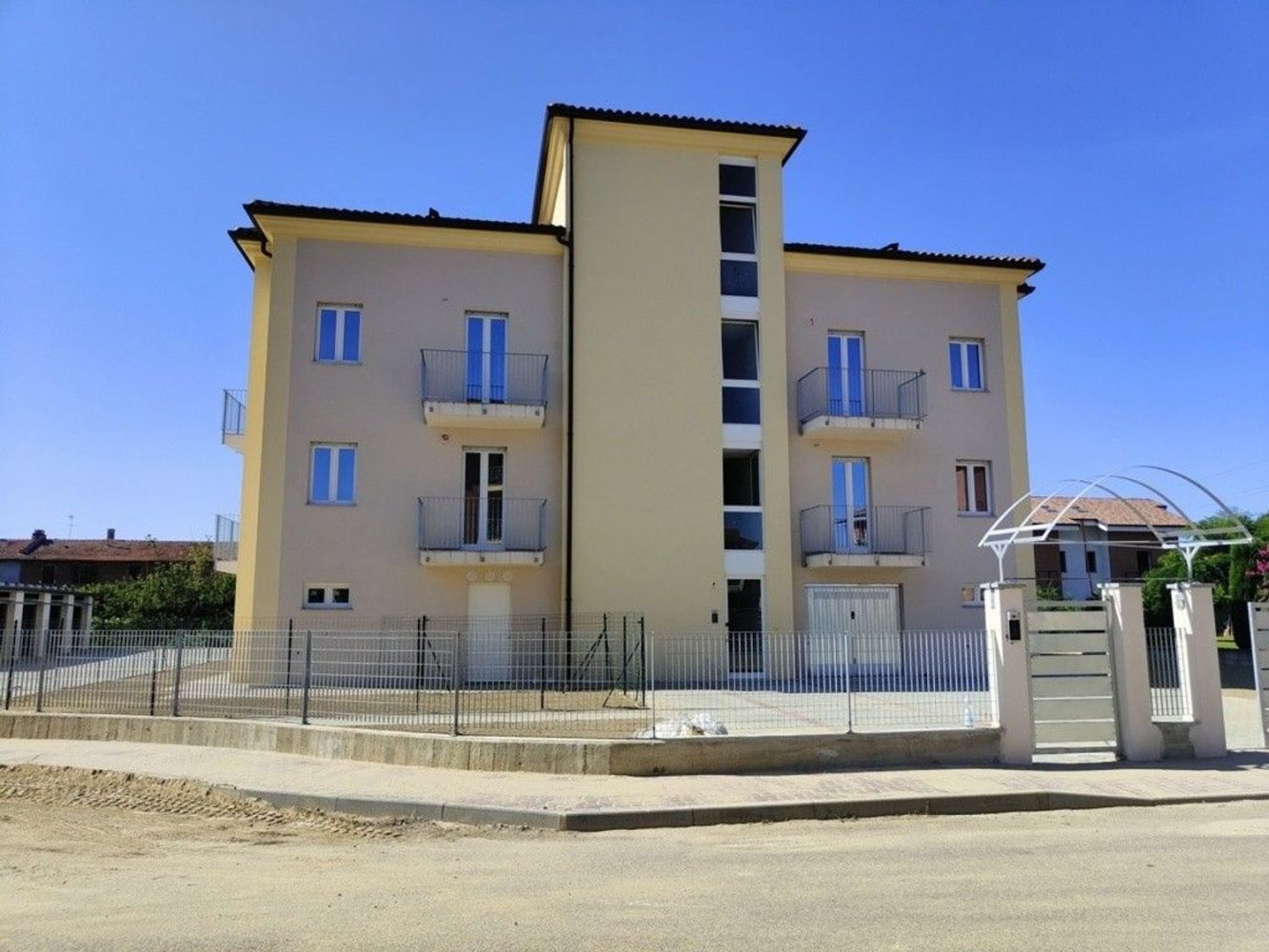 Apartamento de 4 dormitorios en Asti, Italy No. 317456