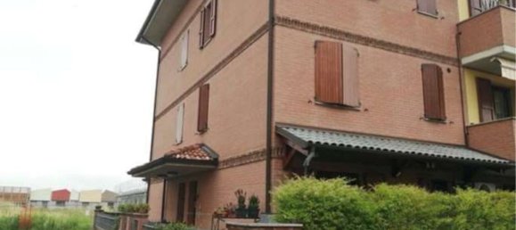 5 rooms Apartment in Ravarino, Italy No. 95523 5