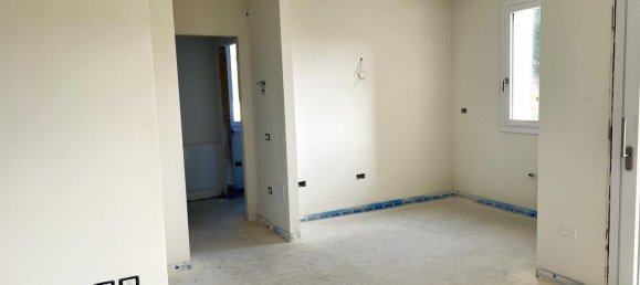 5 rooms Penthouse in Vaiano, Italy No. 15294 9