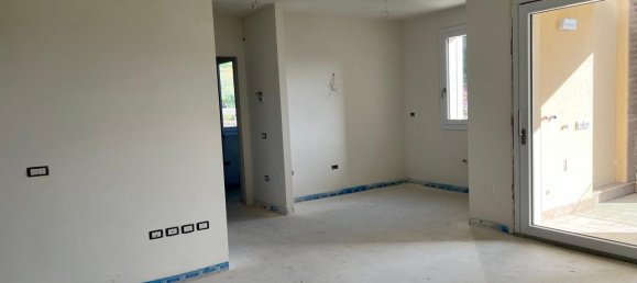 5 rooms Penthouse in Vaiano, Italy No. 15294 3