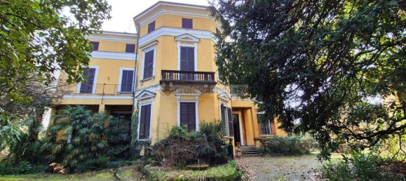 8 bedrooms Villa in Desio, Italy No. 209384 2