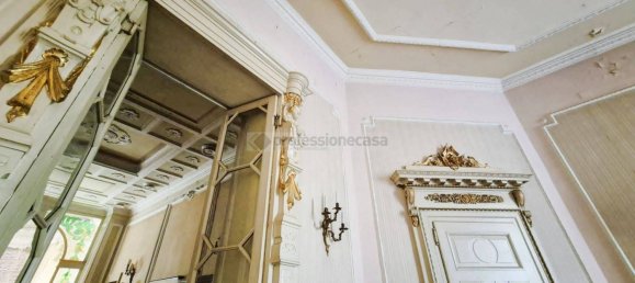 8 bedrooms Villa in Desio, Italy No. 209384 16