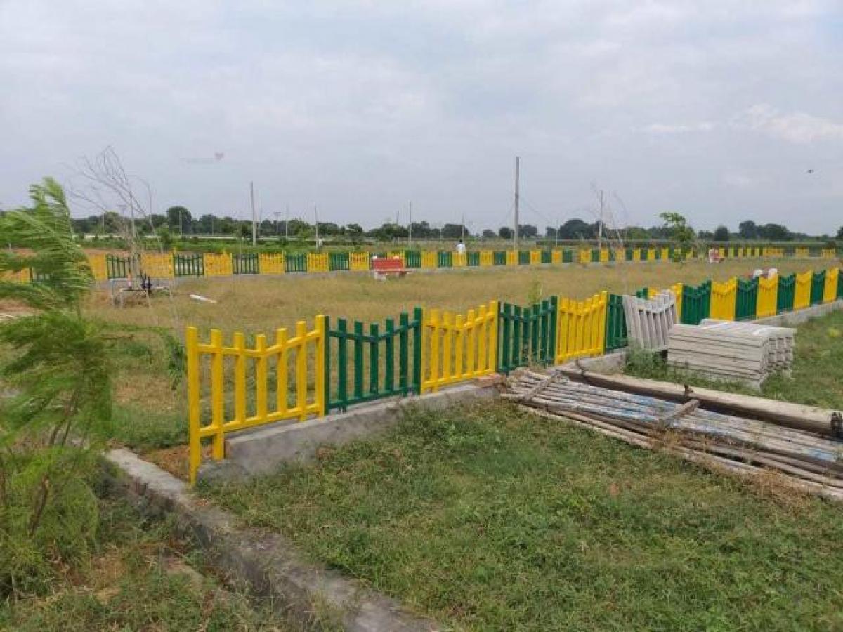 Grundstück in Noida, India, Nr. 65713