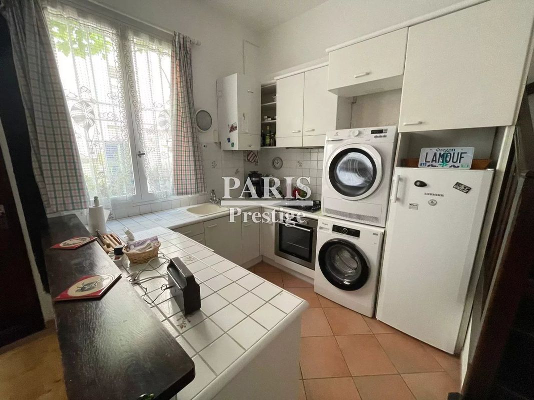 2 bedrooms Apartment in Paris, France No. 183853