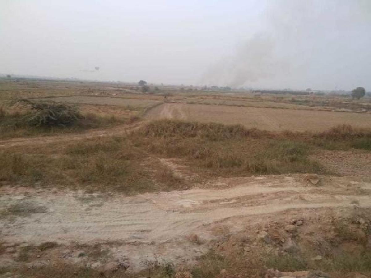 Terreno em Noida, India N.º 66143