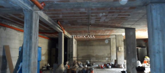 Gewerbliche Immobilie in Portico di Caserta, Italy 350m², Nr. 102318 5