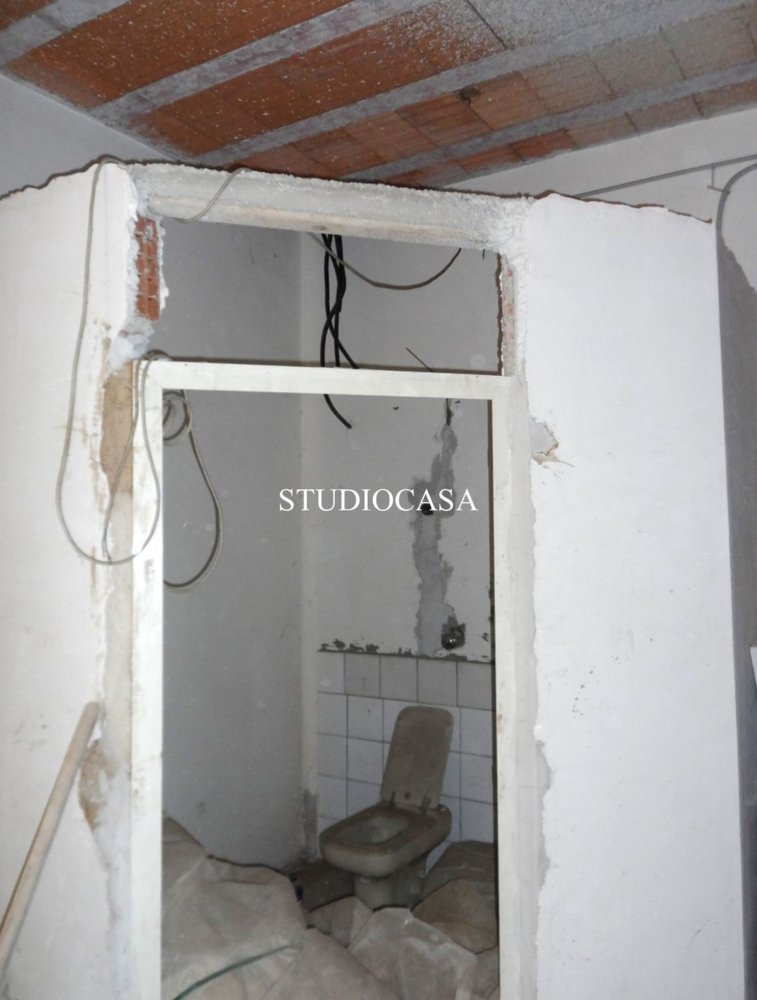 Gewerbliche Immobilie in Portico di Caserta, Italy 350m², Nr. 102318