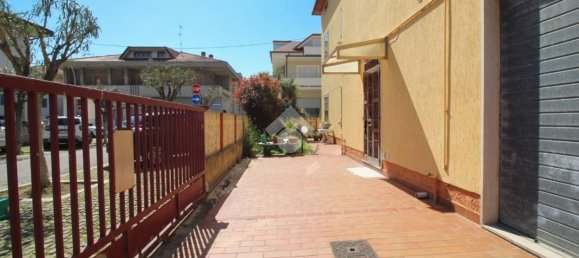 Квартира с 12 комнатами в Мартинсикуро, Италия № 269941 44