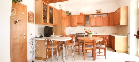 Квартира с 12 комнатами в Мартинсикуро, Италия № 269941 10