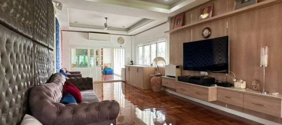4 bedrooms Villa in Pattaya, Thailand No. 16848 3