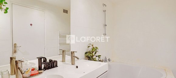 4 bedrooms Apartment in Paris, France No. 167311 9