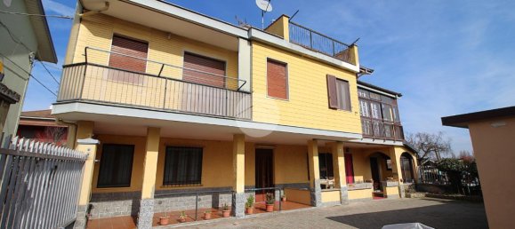 3 rooms Apartment in Brandizzo, Italy No. 130522 2