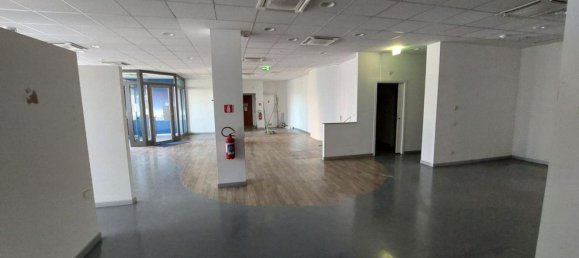 Bureau à Lipomo, Italy 1185m² No. 380577 3