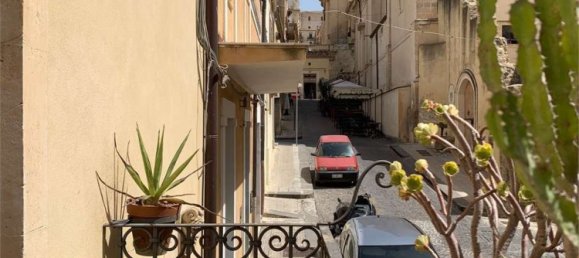 3 bedrooms House in Noto, Italy No. 68931 10