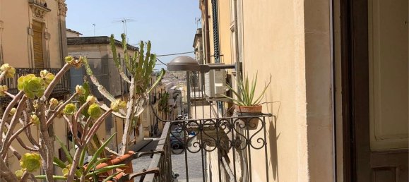 3 bedrooms House in Noto, Italy No. 68931 9