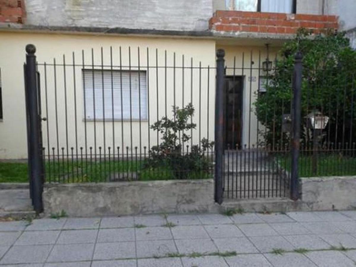 3 bedrooms House in Tres de Febrero, Argentina No. 6297